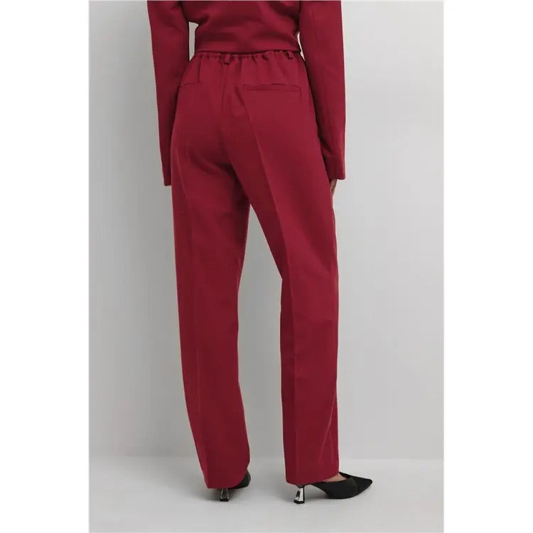 Kaffe Sakura Tailored Trousers – Burgundy