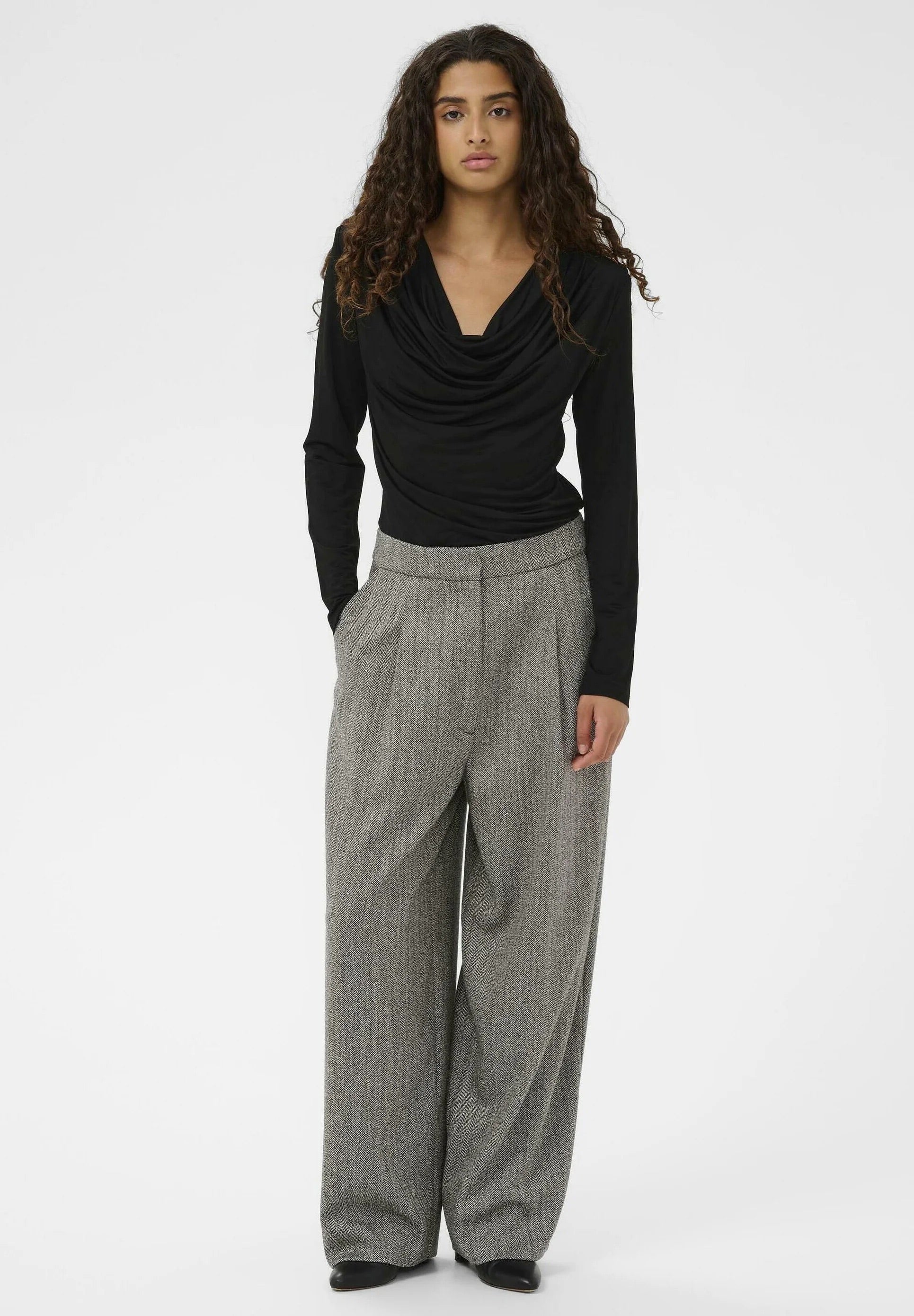 SOAKED in Luxury SLHanadi Drape Long-Sleeve Top