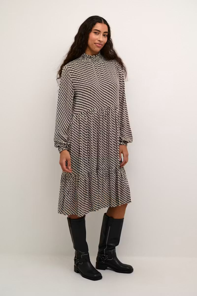Kaffe KAamber Geometric-Print Midi Dress – Cream and Black