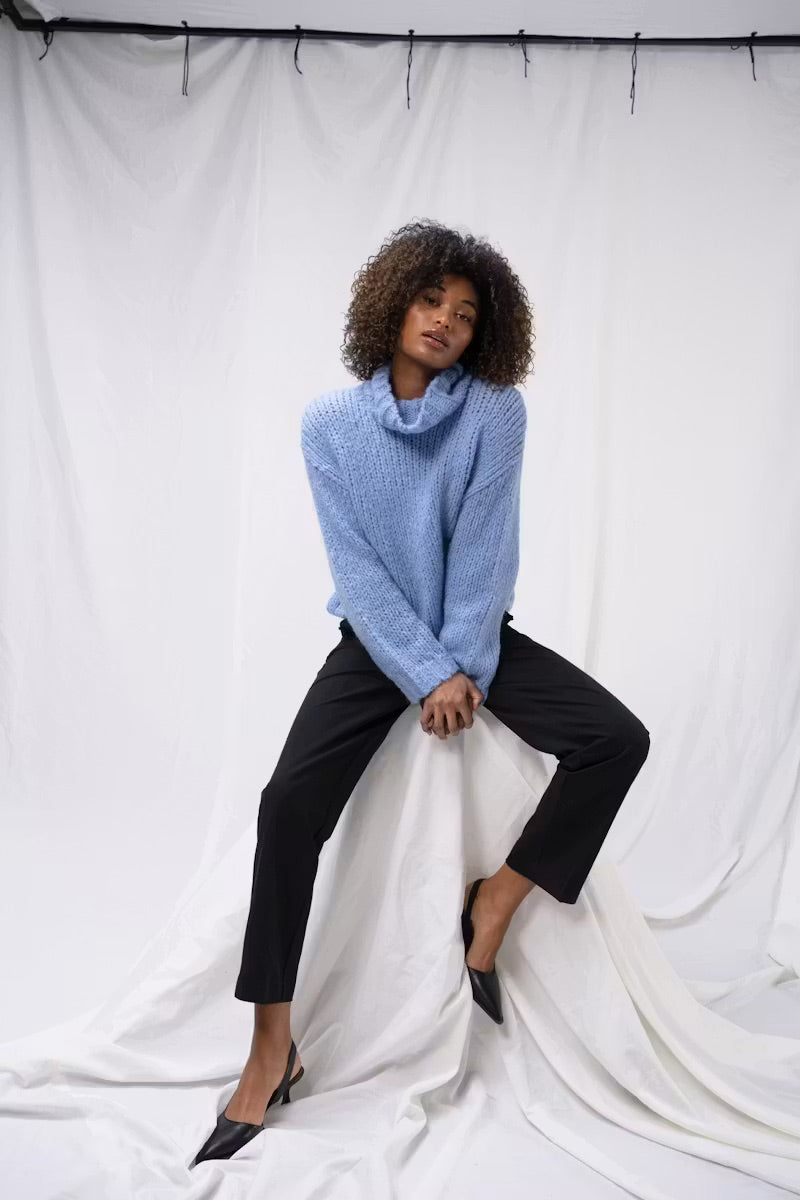 Kaffe KAsakura Straight-Leg Trousers – Black