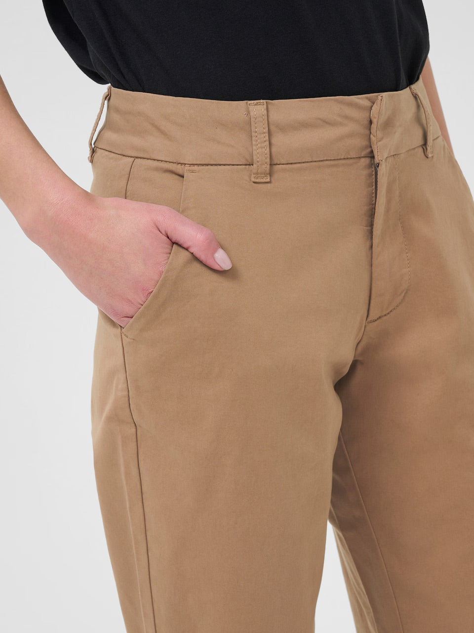 Kaffe KAmette High-Waisted Chinos – Camel