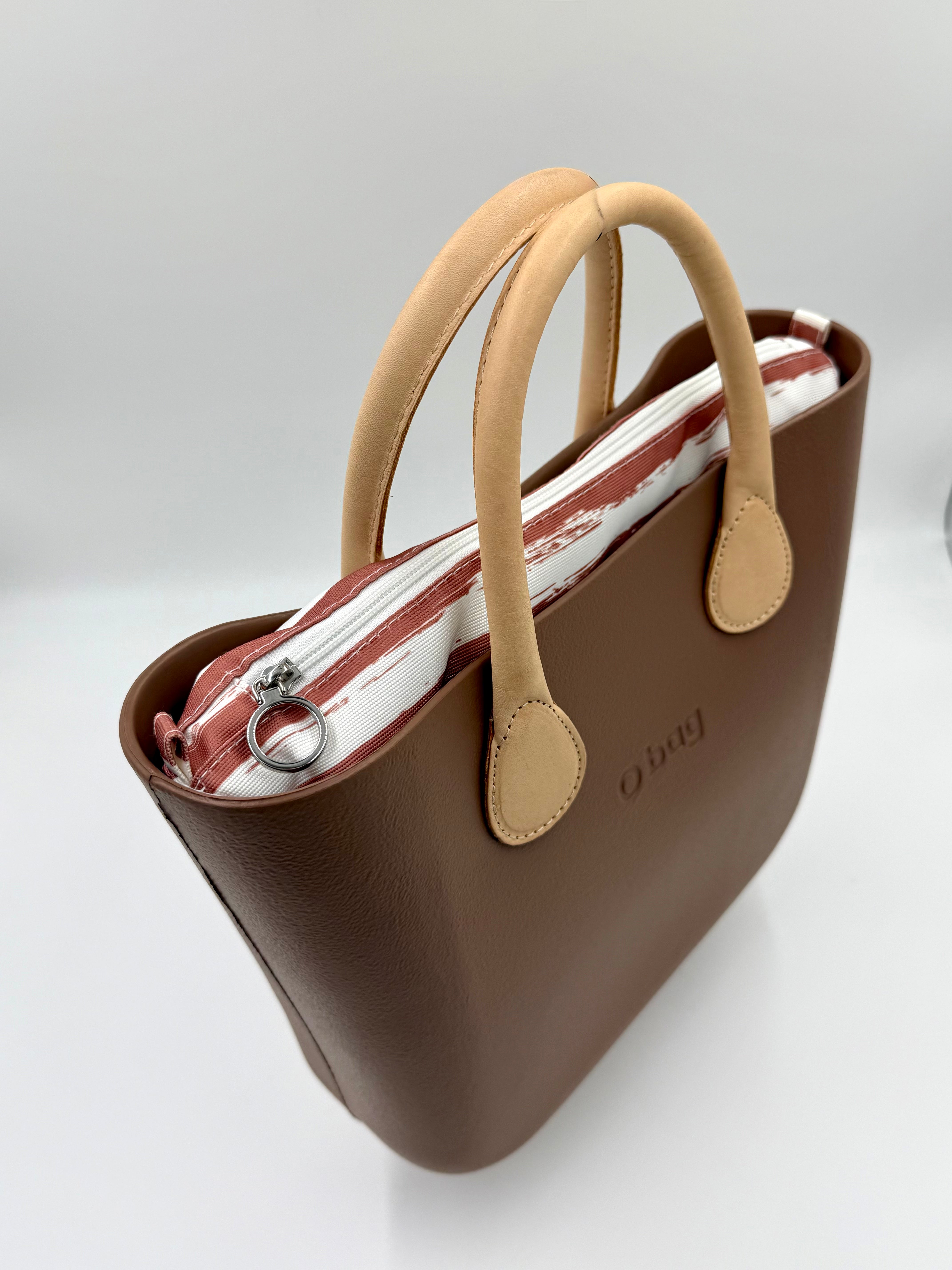 O bag Mini kézitáska csíkos béléssel – taupe