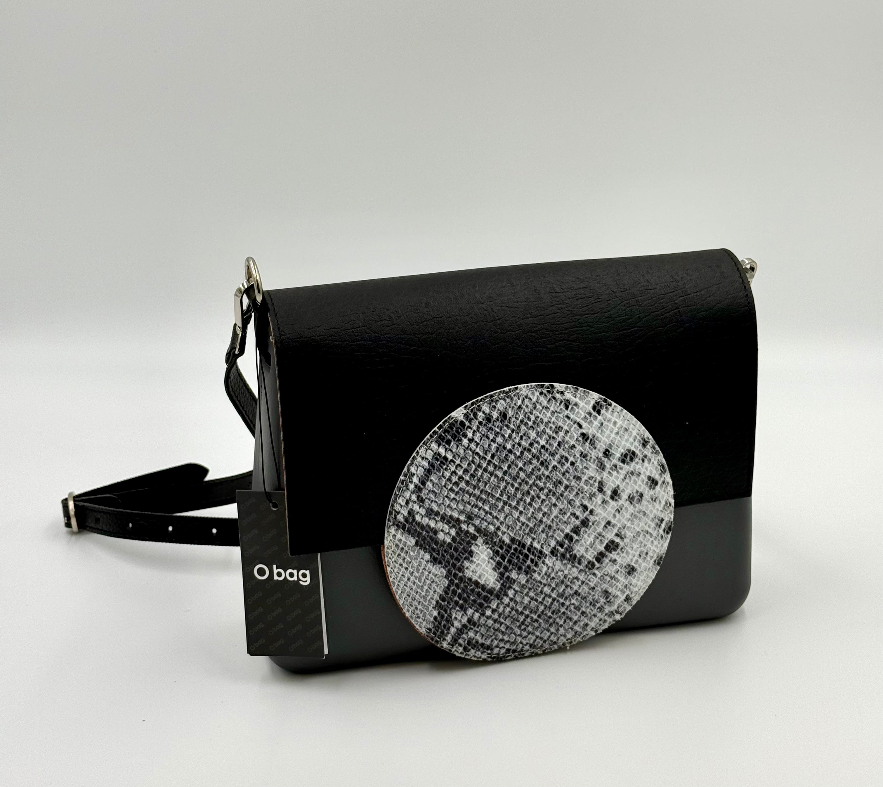 O bag Glam Snake-Print-Flap Bag – Grey and Black