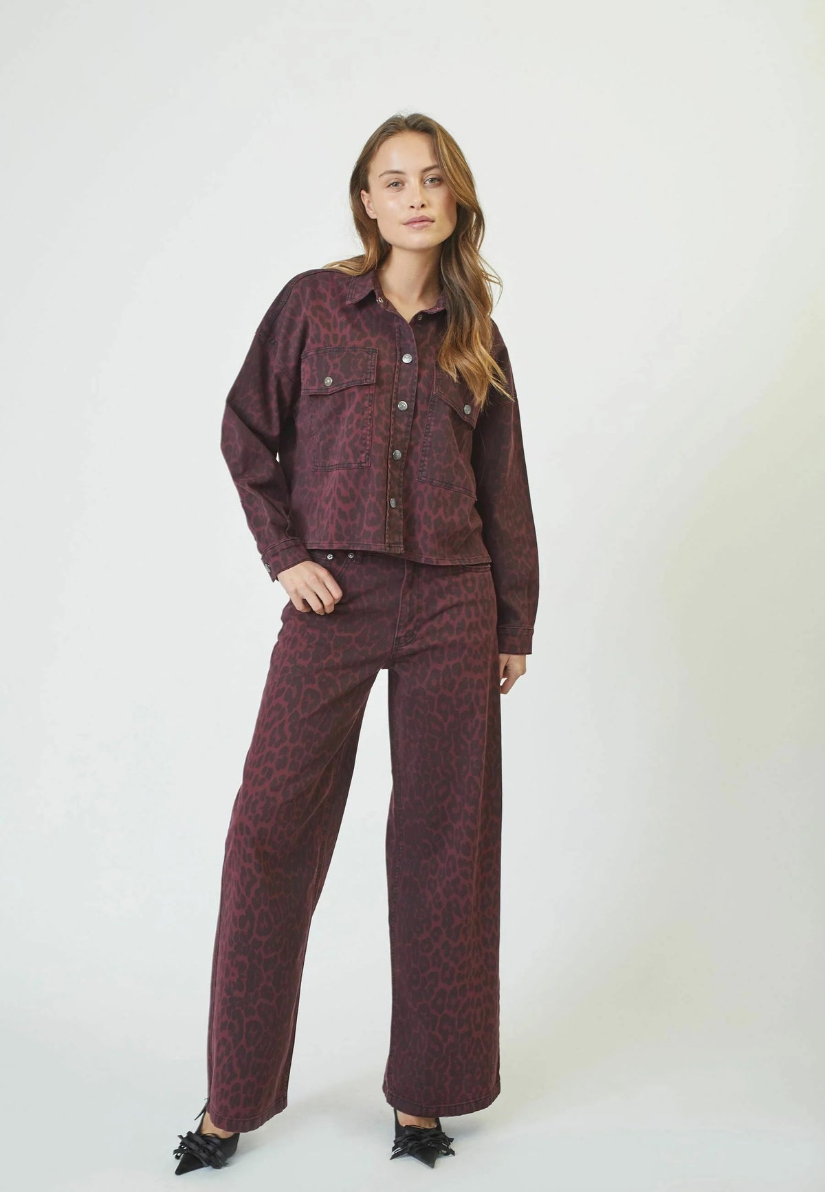 Co'couture Leocc állatmintás, bő szárú farmernadrág – fekete
