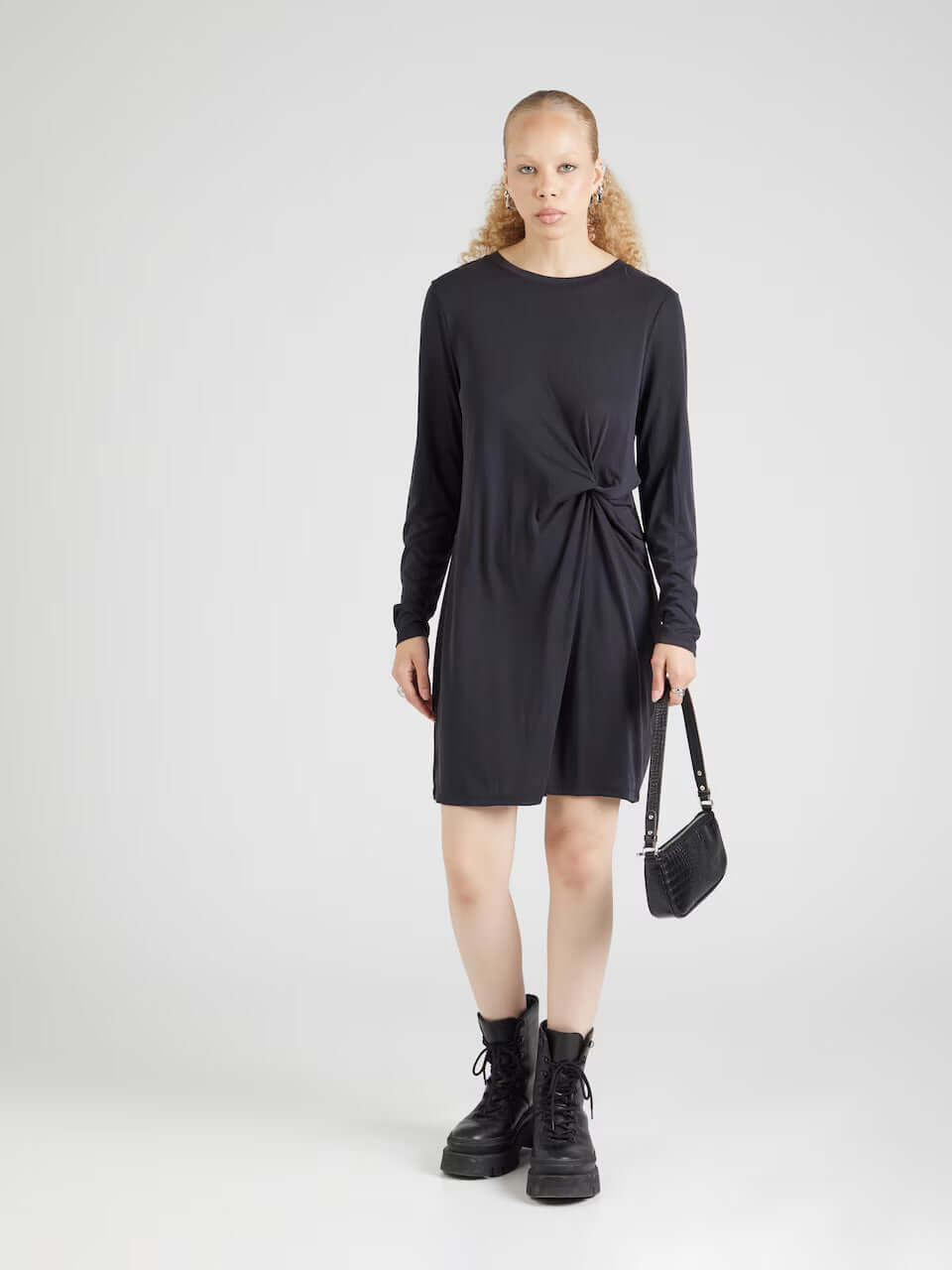 Pieces Pcanora Short Dress in black, a stylish women's fashion dress with a twist-knot design, perfect for premium brands outlet.