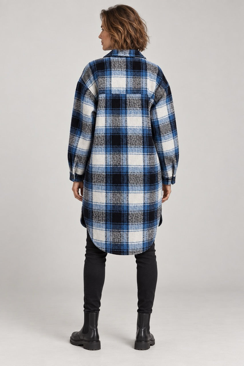 Back view of the ICHI IHELISABETTE long blue, black and off-white checked jacket, showing the relaxed cut and curved hem.