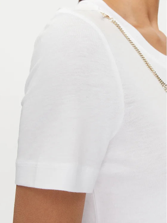Marciano Guess T-Shirt Olivia White Regular Fit close-up, showcasing its elegant sleeve design and premium fabric for women's fashion.